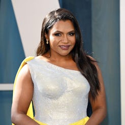 BEVERLY HILLS, CALIFORNIA - MARCH 27: Mindy Kaling attends the 2022 Vanity Fair Oscar Party Hosted b...