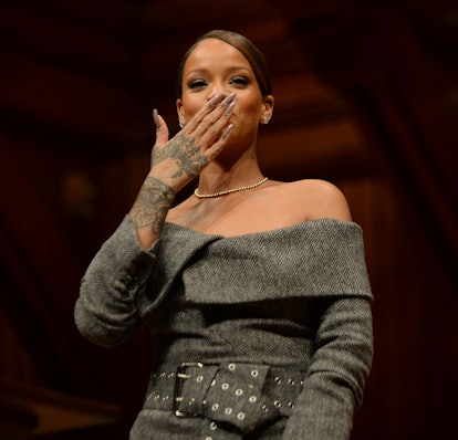 Rihanna showing off her finger tattoos