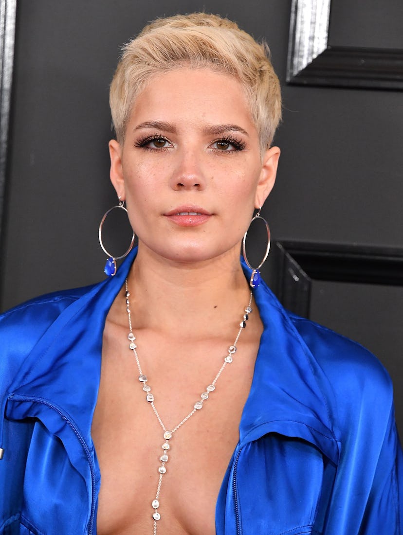 I can’t get over Halsey’s platinum blonde pixie.