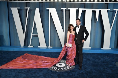 BEVERLY HILLS, CALIFORNIA - MARCH 27: Zooey Deschanel and Jonathan Scott attend the 2022 Vanity Fair...