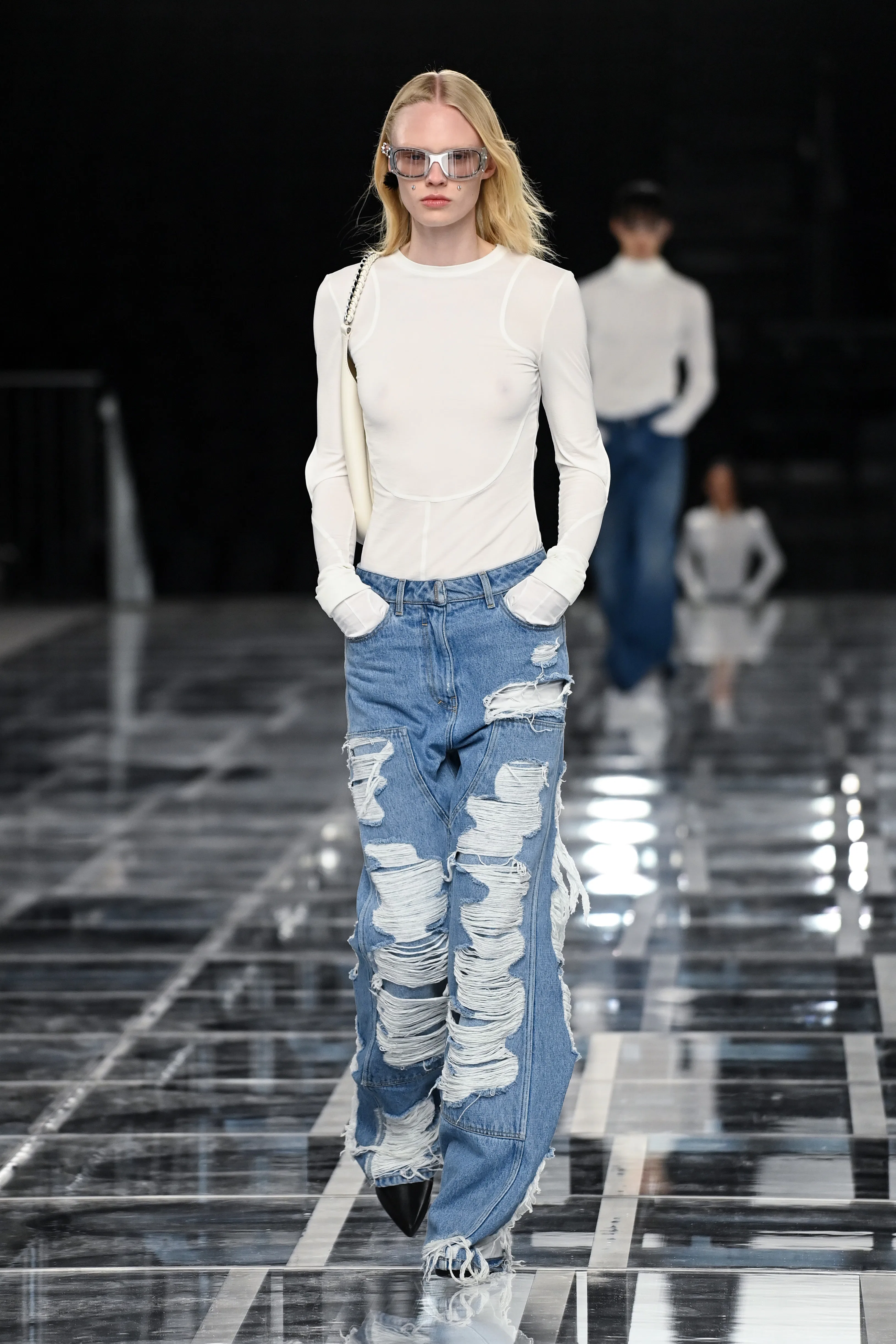 Givenchy's Fall/Winter 2022 Show Was A Grunge-Goth Extravaganza