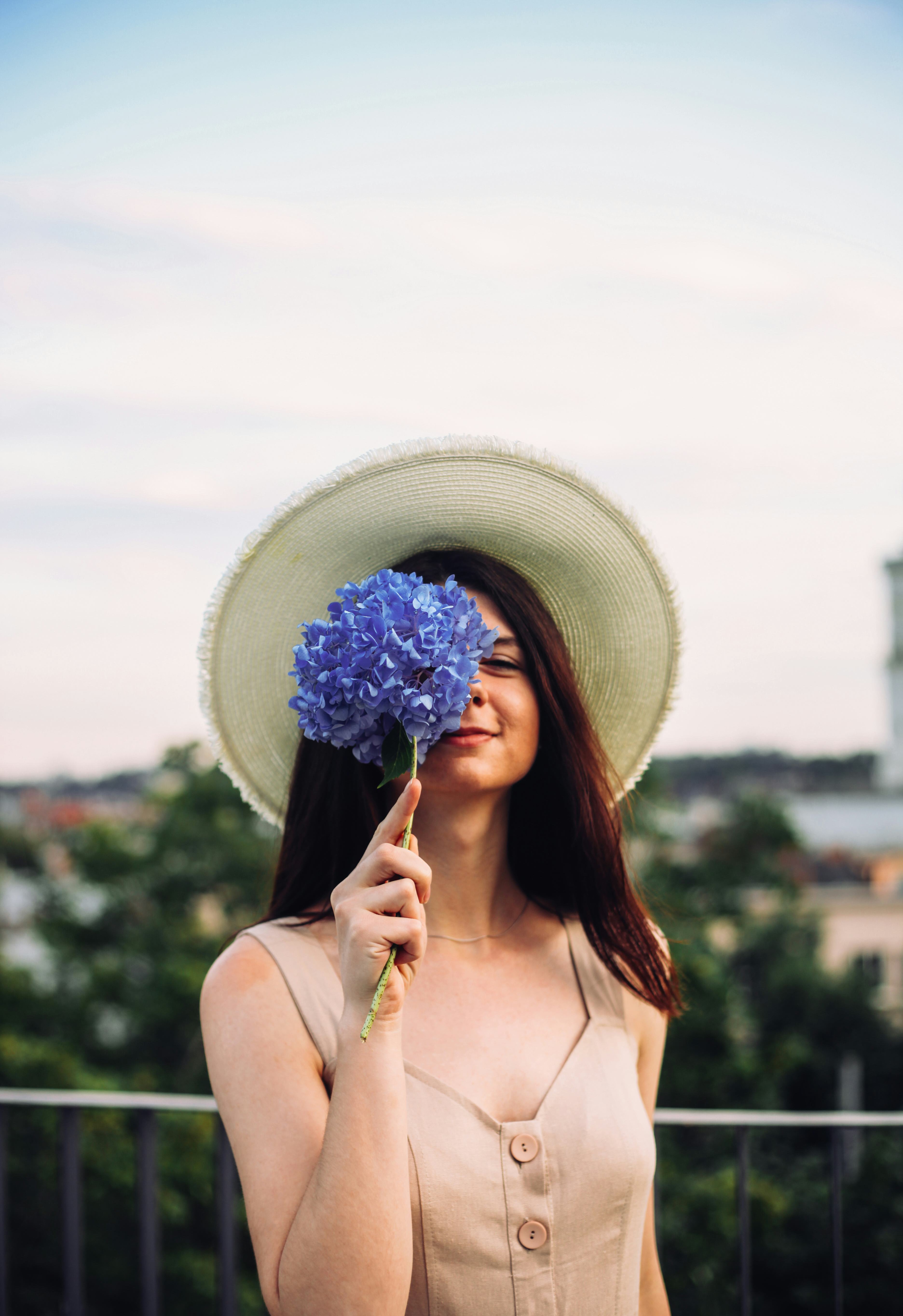Woman holding a Very Peri bouquet for spring 2022. 