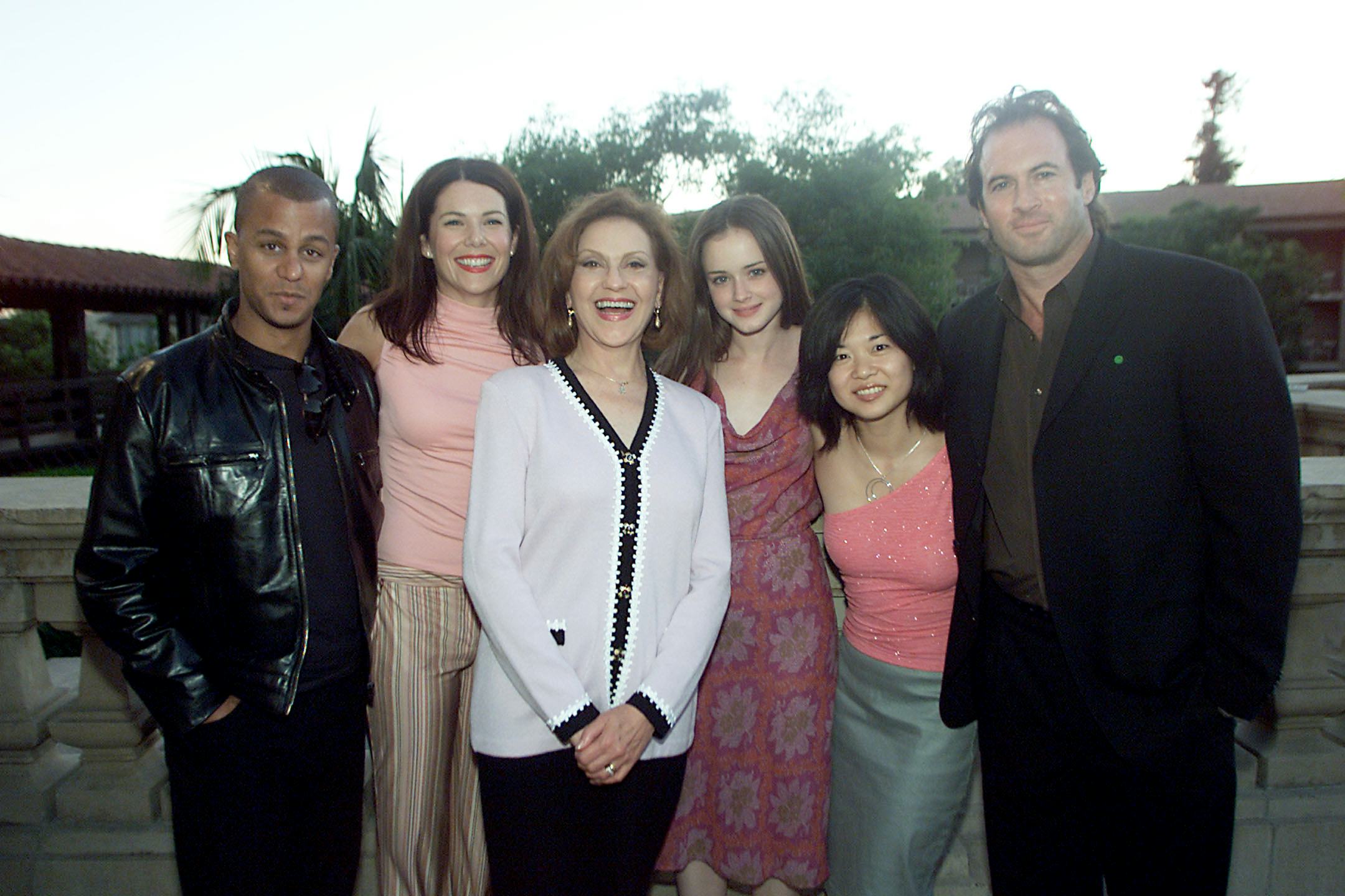 Kelly Bishop and the &lsquo;Gilmore Girls&rsquo; cast.