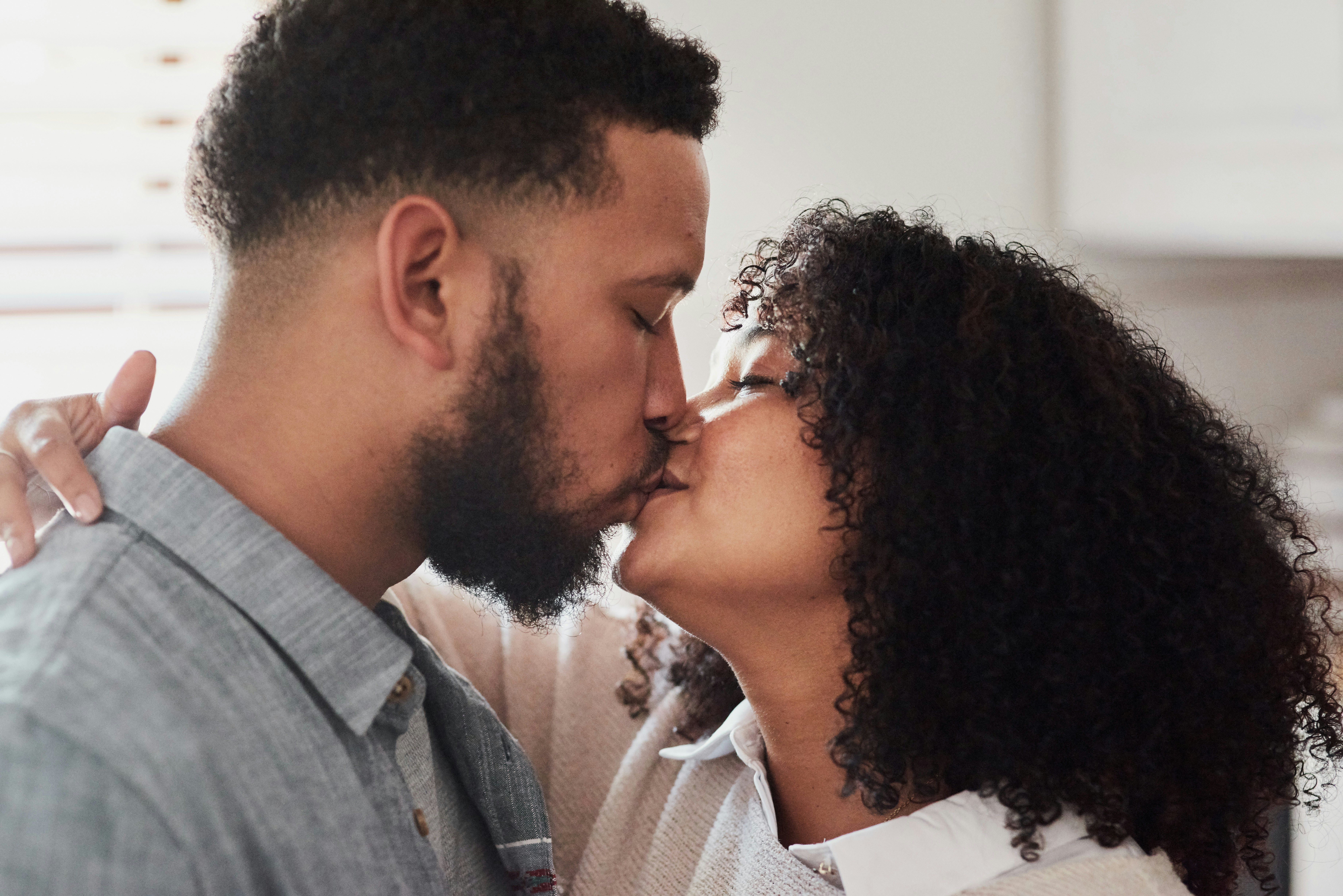 How To Be A Better Kisser, According To Experts