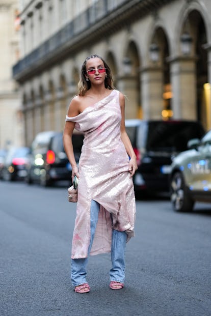 PARIS, FRANCE - MARCH 01: Carla Ginola wears red sunglasses, silver and diamonds earrings, a pale pi...