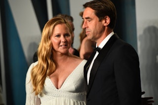 (L-R) Amy Schumer and Chris Fischer attend  the 2022 Vanity Fair Oscar Party following the 94th Osca...