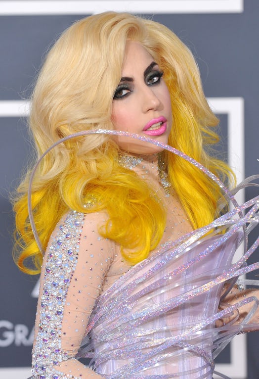 Lady Gaga yellow hair at 2009 grammys