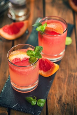 Palomas cocktail combines tequila, mint, and grapefruit and is kosher