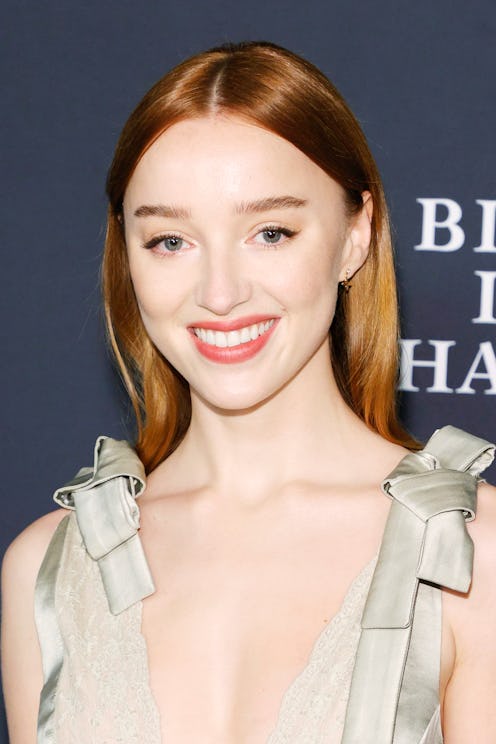 LOS ANGELES, CALIFORNIA - NOVEMBER 15: Phoebe Dynevor attends the 6th Annual InStyle Awards on Novem...