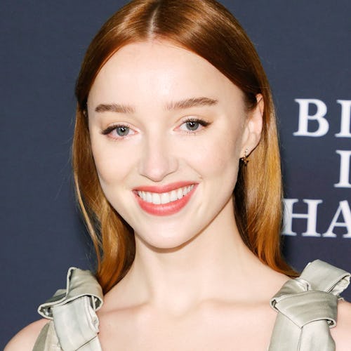 LOS ANGELES, CALIFORNIA - NOVEMBER 15: Phoebe Dynevor attends the 6th Annual InStyle Awards on Novem…