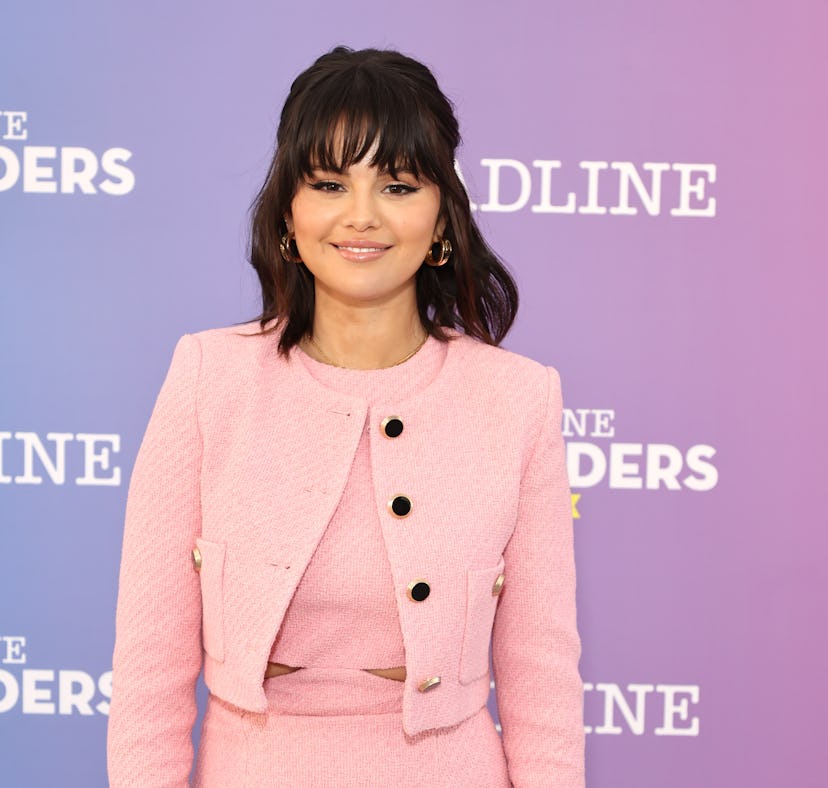Selena Gomez's kitchen decor includes rainbow knives and a gorgeous cutting board.