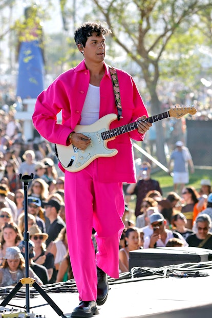 INDIO, CALIFORNIA - APRIL 15: Omar Apollo performs onstage at the Outdoor Theatre during the 2022 Co...