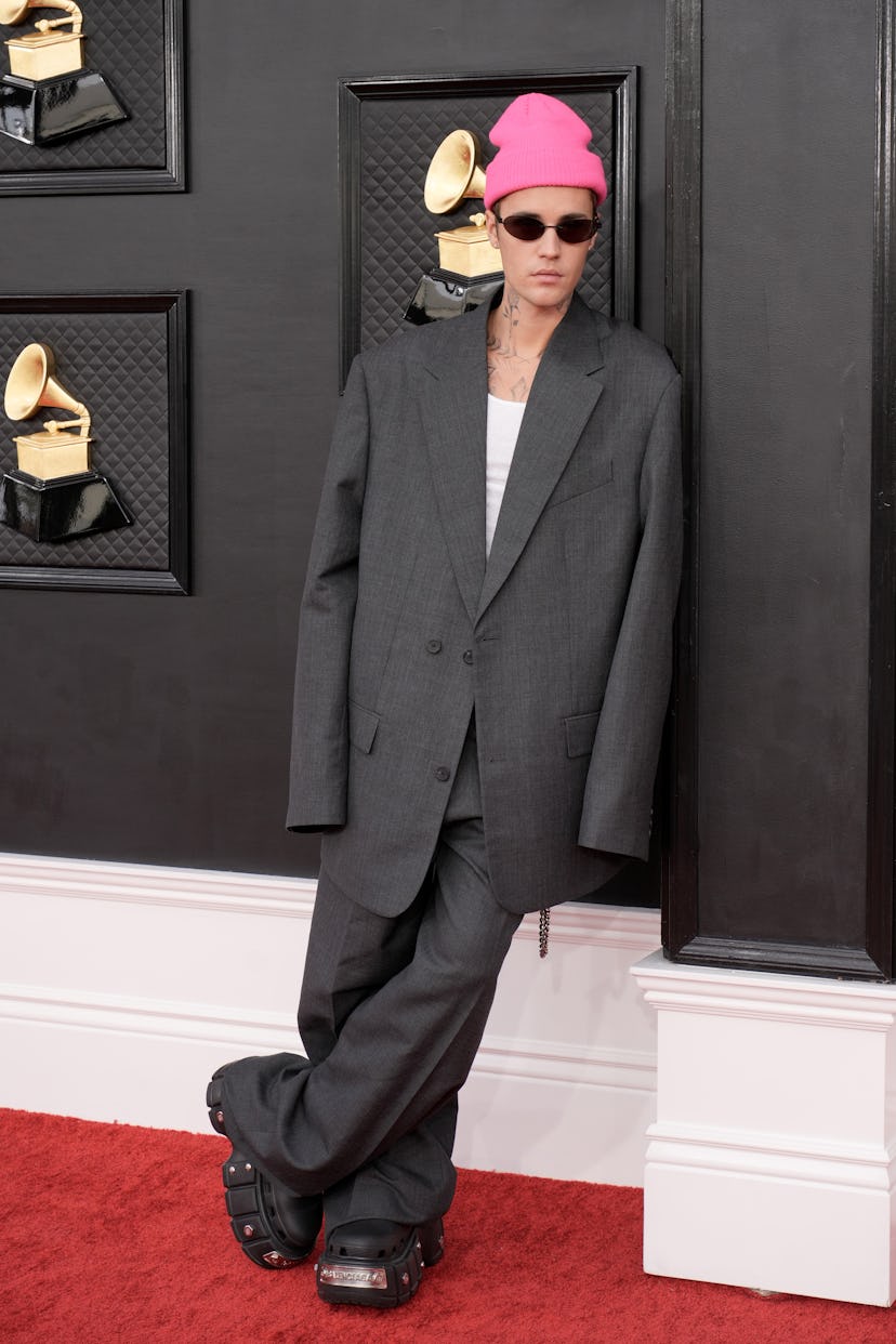 Justin Bieber attends the 64th Annual GRAMMY Awards wearing platform balenciaga crocs.