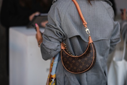 Street Style Louis Vuitton baguette bag