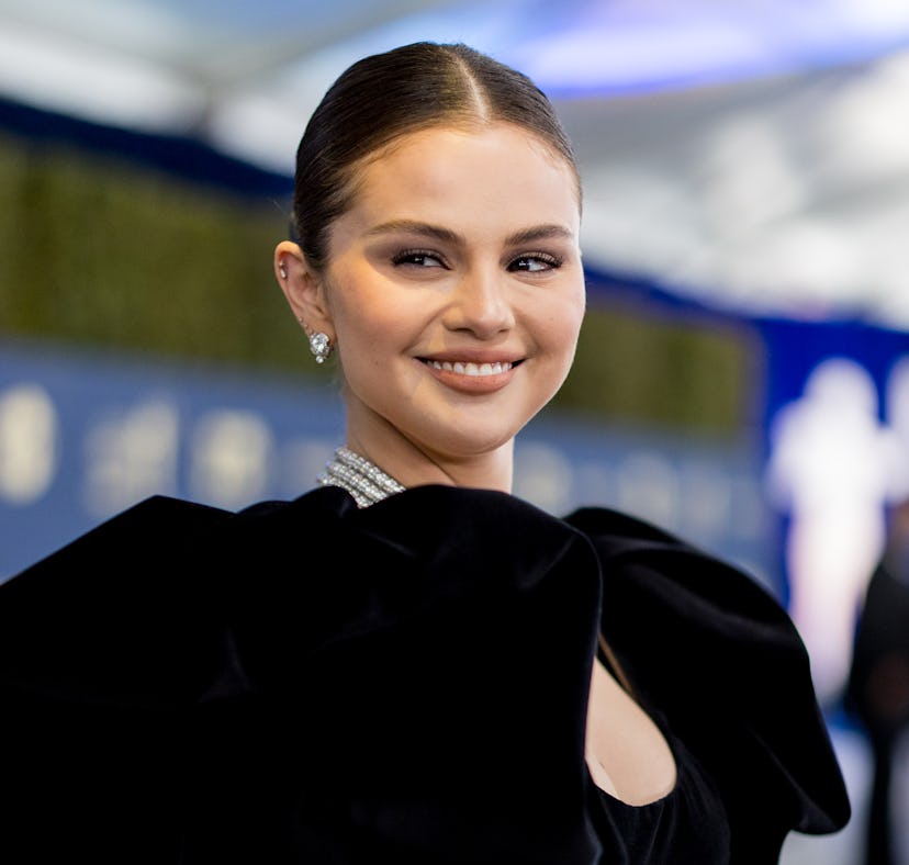 Selena Gomez performed the 'Wizards of Waverly Place' crazy hat song with Jennifer Stone on TikTok.