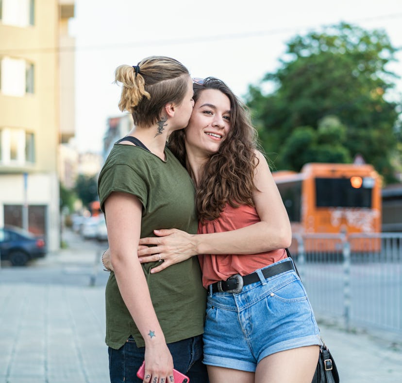 15 dating tips for 20-year-olds to know before they go into the romantic world.