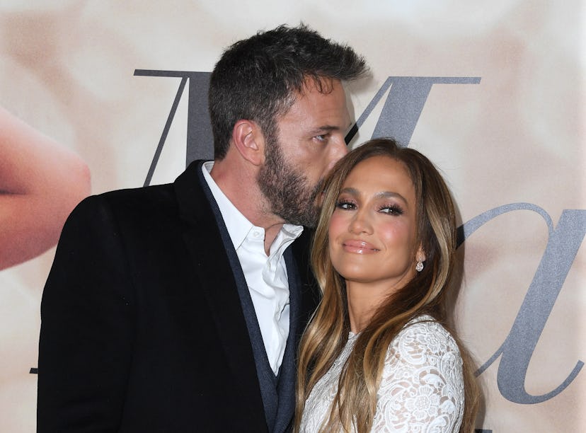 Ben Affleck and Jennifer Lopez are a celebrity couple with the same zodiac sign