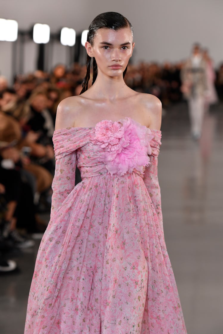 A model with dewy skin walks the runway during the Giambattista Valli Ready to Wear Fall/Winter 2022...