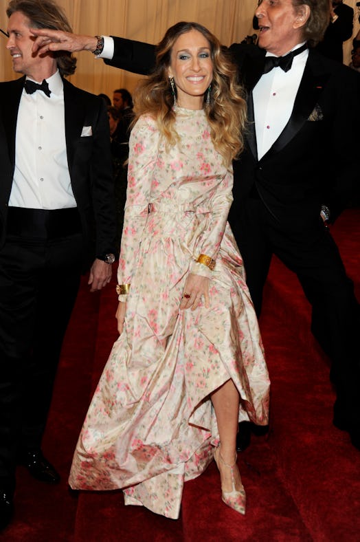 Sarah Jessica Parker attends the Met Gala in Valentino 