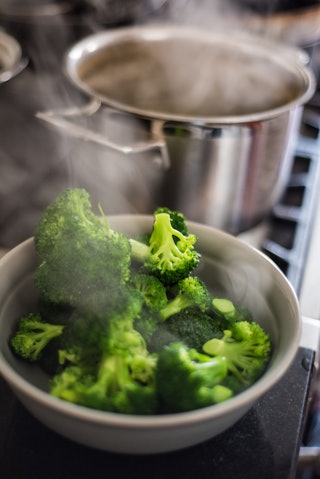 Boil broccoli the easy way, upside-down!