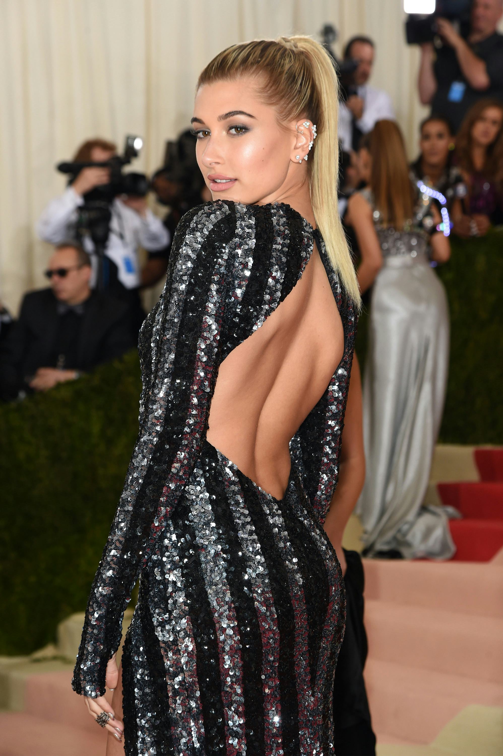 Hailey Bieber&rsquo;s best Met Gala hairstyles, including a pink bob haircut, beachy waves, and a barbie p&hellip;