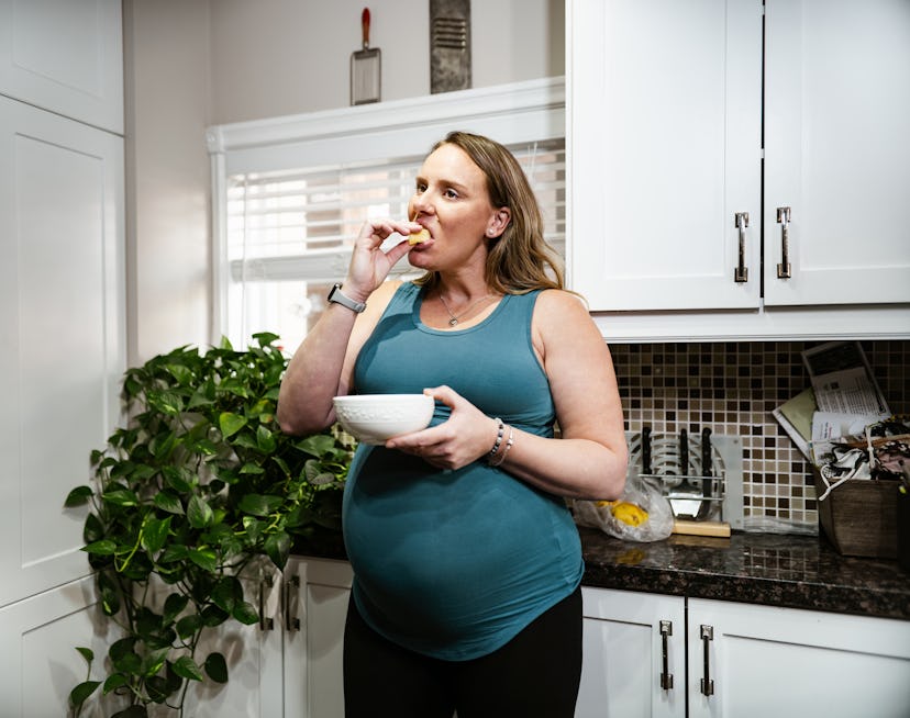 pregnant woman eating pineapple, can you eat during labor