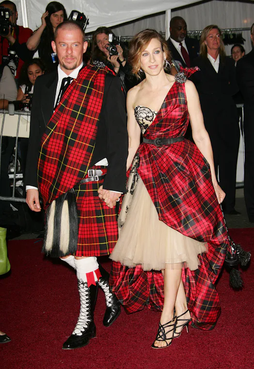 NEW YORK - MAY 01: Actress Sarah Jessica Parker with designer Alexander McQueen attend the Metropol...