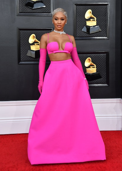saweetie wears pink bra and skirt on the 2022 Grammys red carpet