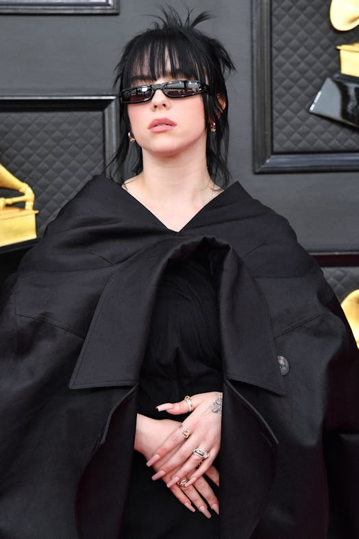 Billie Eilish arrived to 64th Annual Grammy Awards wearing an all-black ensemble.
