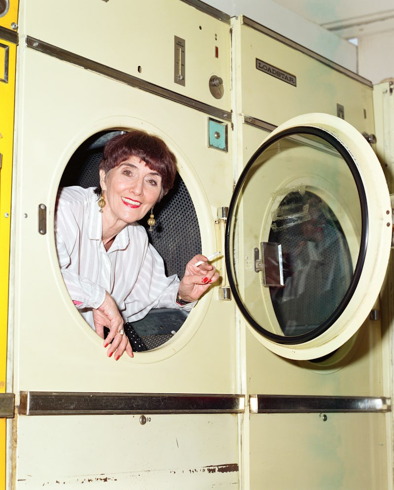 EastEnders star June Brown in a launderette. 6th February 1997. (Photo by Mike Maloney/Mirrorpix/Get...