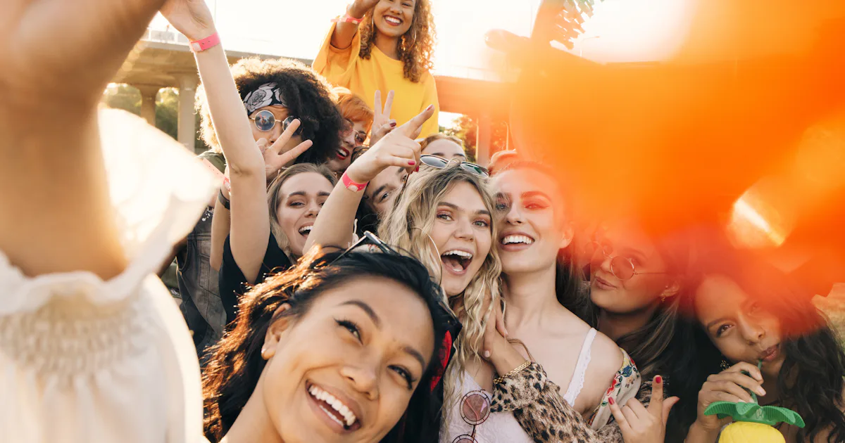 More Group Spring Spring-Themed Group Chat Names That'll Bring Sunshine To Your Group Texts