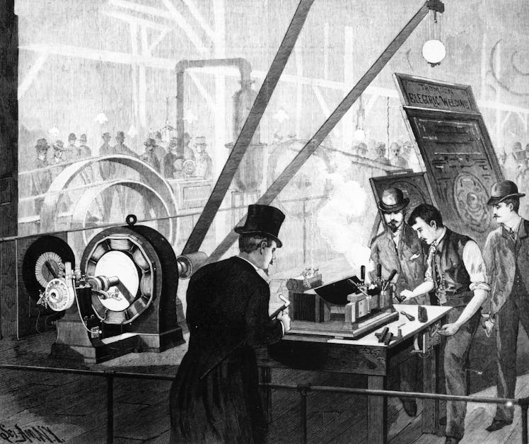 circa 1887:  English born American inventor Elihu Thomson (1853 - 1937) demonstrating the electric w...