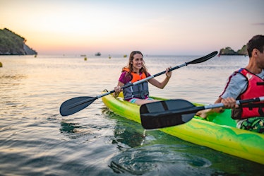 kayaking is a unique first date idea
