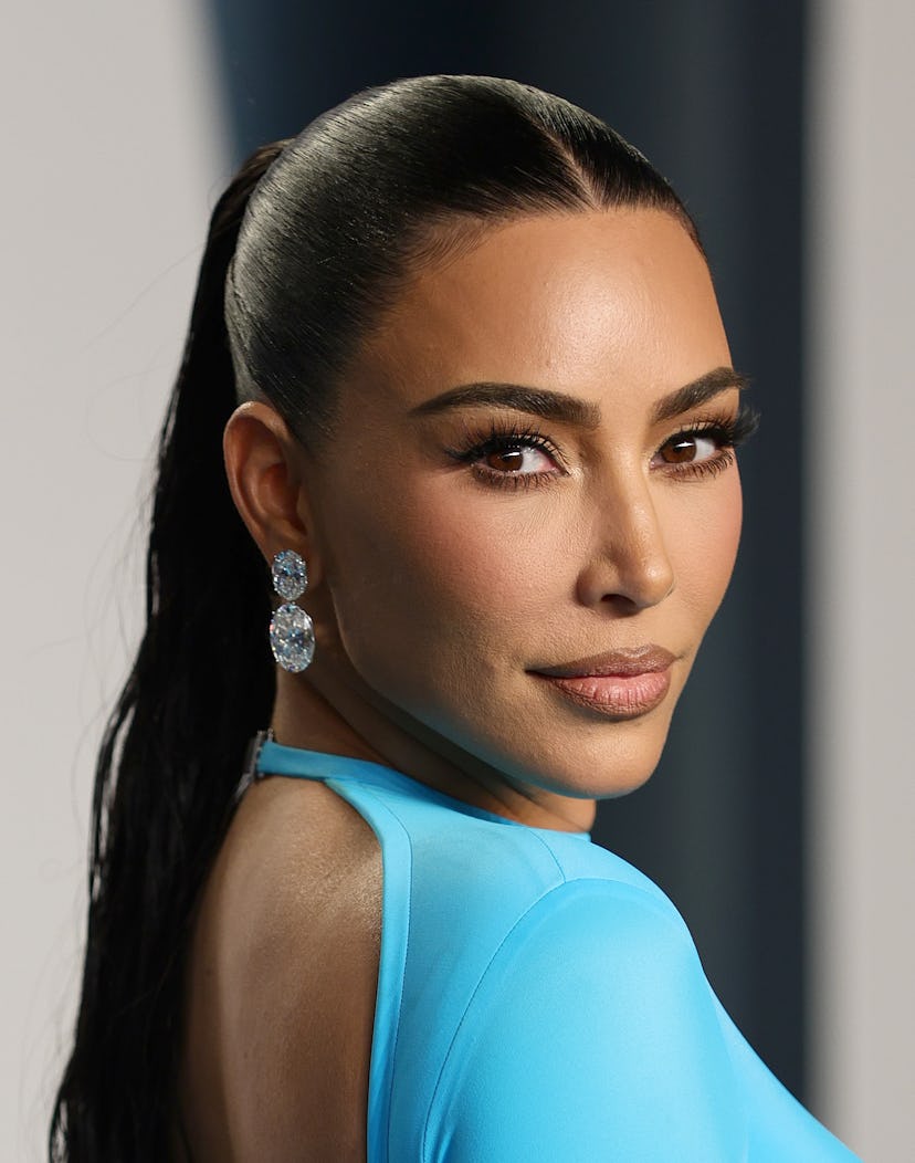BEVERLY HILLS, CALIFORNIA - MARCH 27: Kim Kardashian  attends the 2022 Vanity Fair Oscar Party hoste...