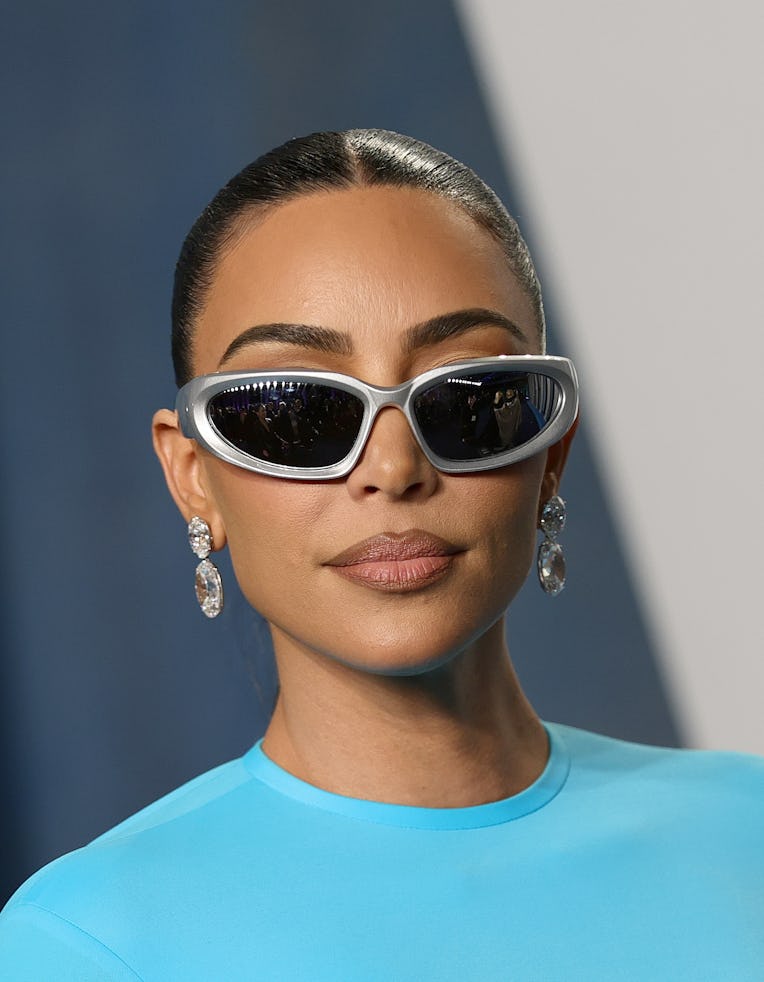 BEVERLY HILLS, CALIFORNIA - MARCH 27: Kim Kardashian attends the 2022 Vanity Fair Oscar Party hoste...