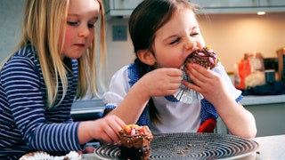 sisters eating chocolate cupcakes