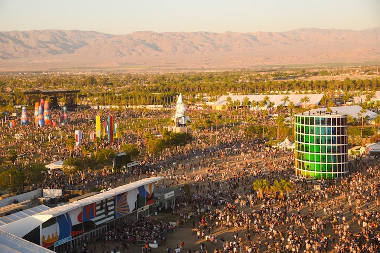 Festival atmosphere at Coachella 2024, which you can experience like a pro with this guide.