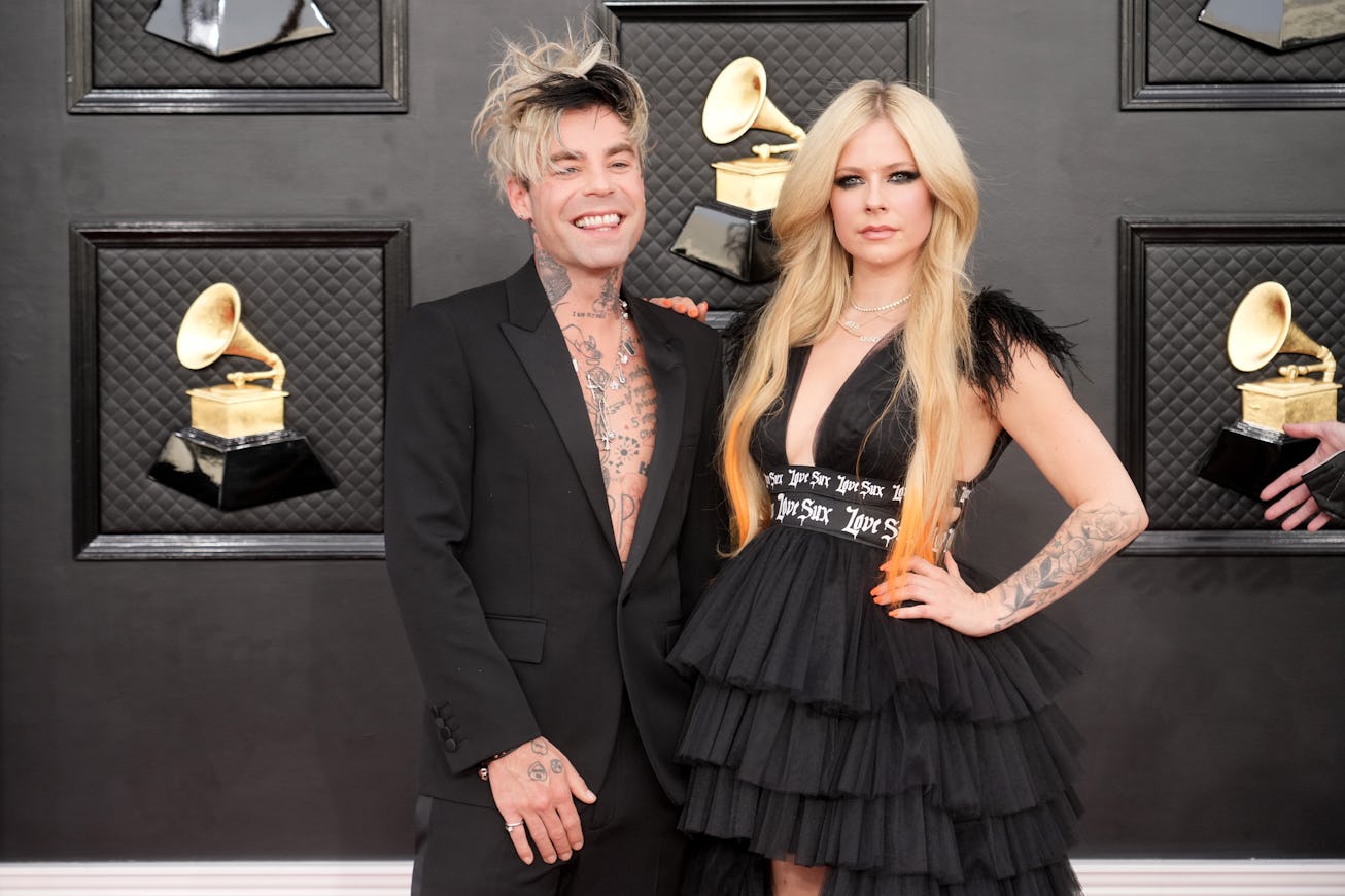 LAS VEGAS, NEVADA - APRIL 03: (L-R) Mod Sun and Avril Lavigne attend the 64th Annual GRAMMY Awards a...