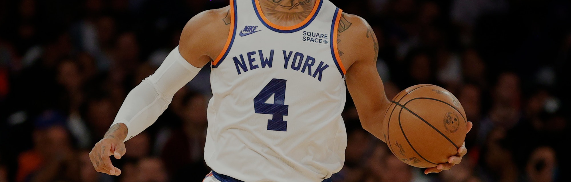 NEW YORK, NEW YORK - OCTOBER 26: Derrick Rose #4 of the New York Knicks dribbles during the second h...