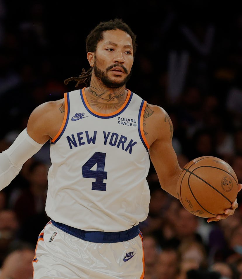 NEW YORK, NEW YORK - OCTOBER 26: Derrick Rose #4 of the New York Knicks dribbles during the second h...