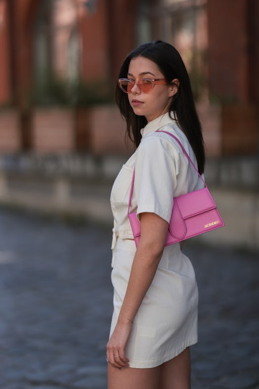 Antonia Sophie in a TikTok summer trending, neutral outfit with a pink bag for a pop of color  on Ma...