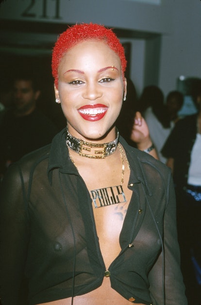 Eve rocked red makeup at the 2000 Hip-Hop Source Awards.