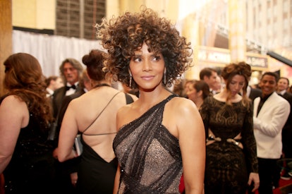 Halle Berry rocks ombré curls at the 89th Annual Academy Awards in 2017.