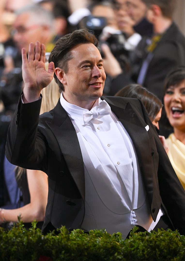 NEW YORK, NEW YORK - MAY 02:  Elon Musk arrives to the 2022 Met Gala Celebrating "In America: An Ant...