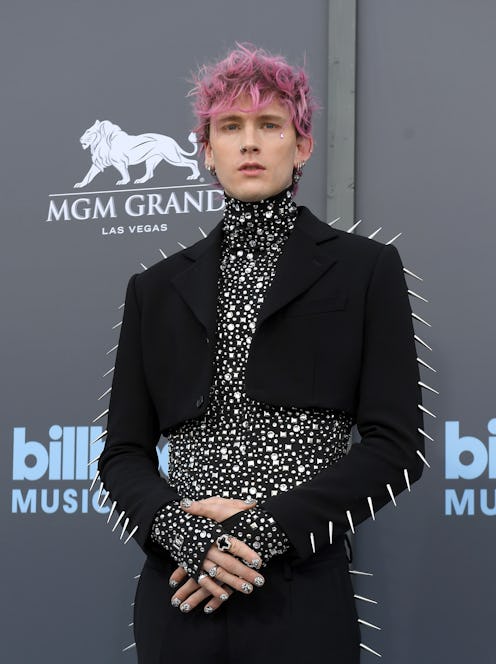Machine Gun Kelly wore a $30,000 diamond manicure to the Billboard Music Awards.
