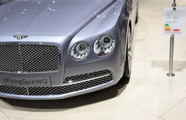 Petrol consumption and CO2 emission chart of a Bentley Flying Spur luxury car. World's largest autom...
