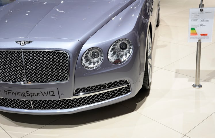 Petrol consumption and CO2 emission chart of a Bentley Flying Spur luxury car. World's largest autom...