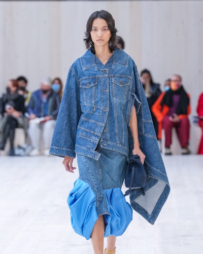 Loewe Spring/Summer 2022 show volume trend