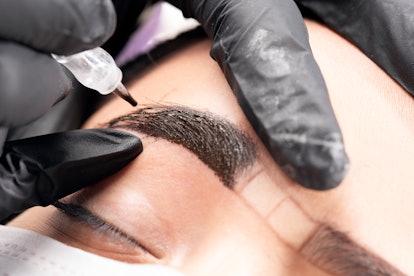 All about eyebrow microshading.