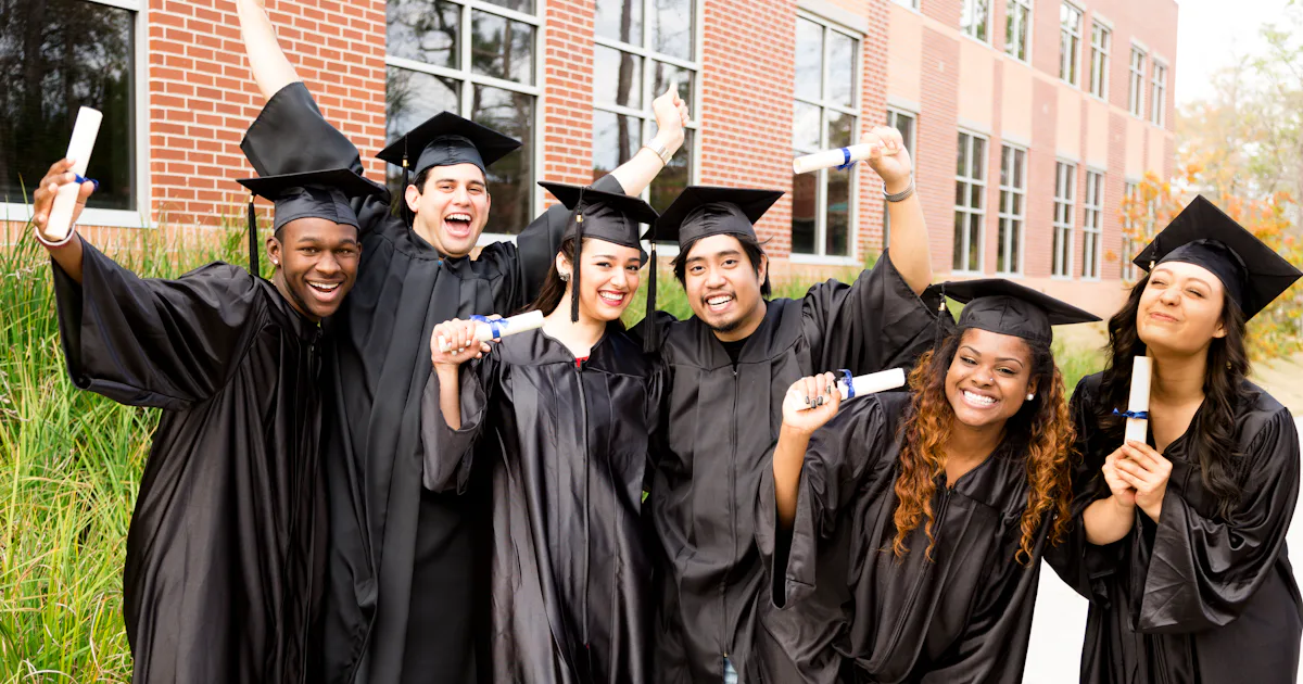 Before Graduation 15 Fun Things To Do After Your Graduation Ceremony With Your BFFs